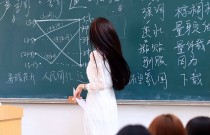 中国最潮女教师,朱松花的人物经历