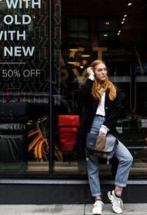 猫咪感冒了流鼻涕鼻涕黄黄的舔墙要如何应对？