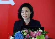 将被培养成“第二个董明珠”？22岁董明珠女秘书走红中国最年轻的上市公司董事长