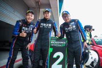 新人拍婚纱照，69岁老太强行抢镜讨喜钱惹众怒，网友：看到结局我就高兴（中国最豪横车队排名）